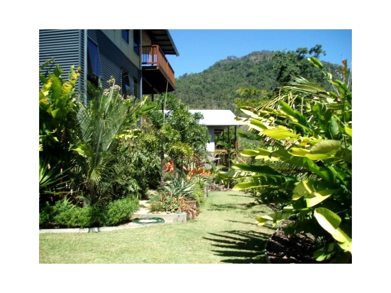 10 Golf Views Court, Cannonvale QLD 4802