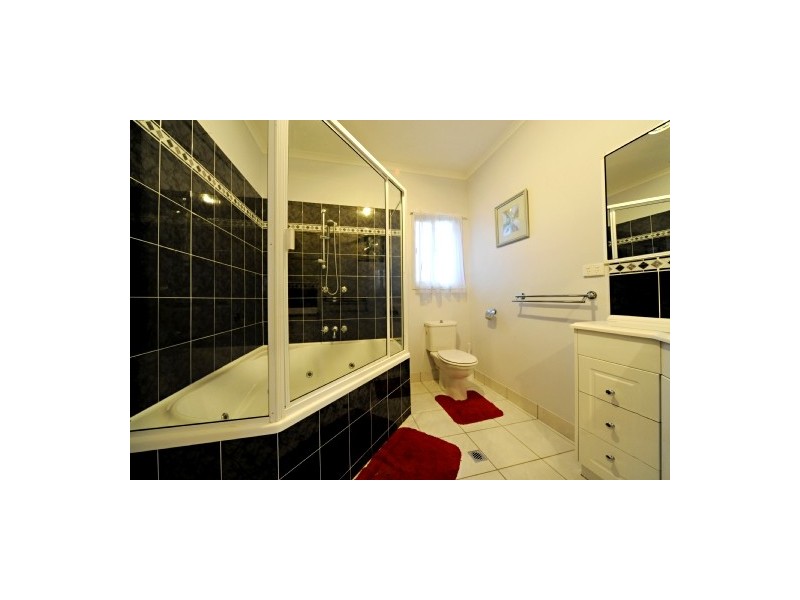 72 Blackcurrant Drive, Hideaway Bay QLD 4800