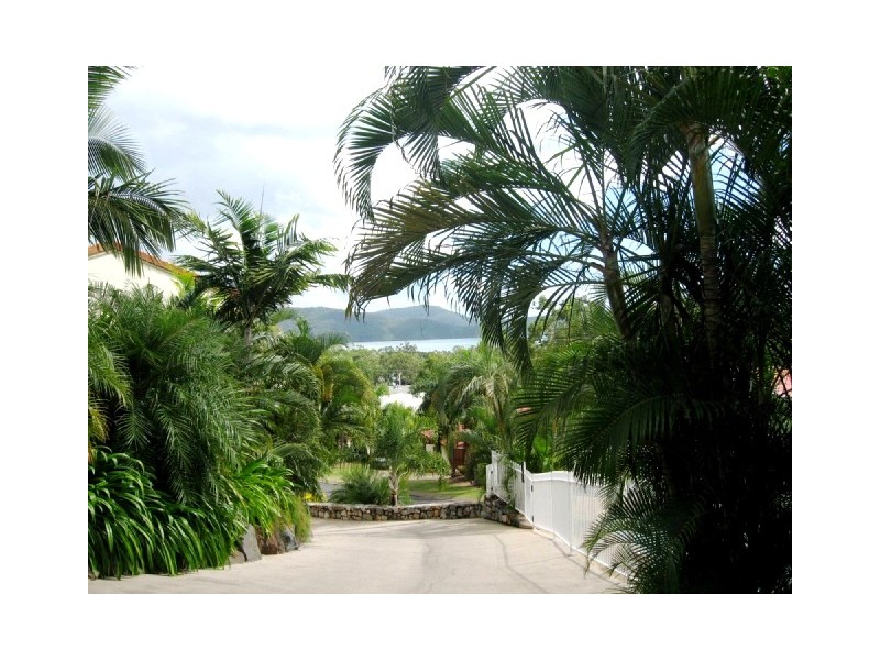 22/Reefside Villas Eshelby Drive, Cannonvale QLD 4802