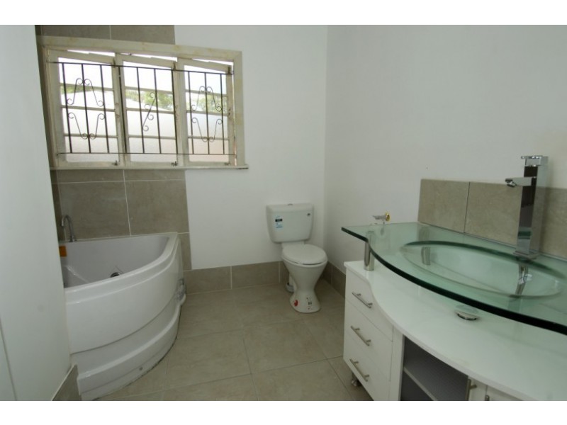 99 York St, Coorparoo QLD 4151