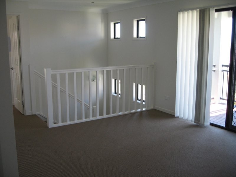 56 Highcrest Cct, Molendinar QLD 4214