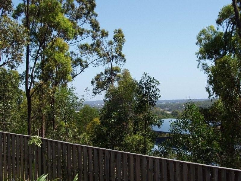18 Manra Way, Pacific Pines QLD 4211