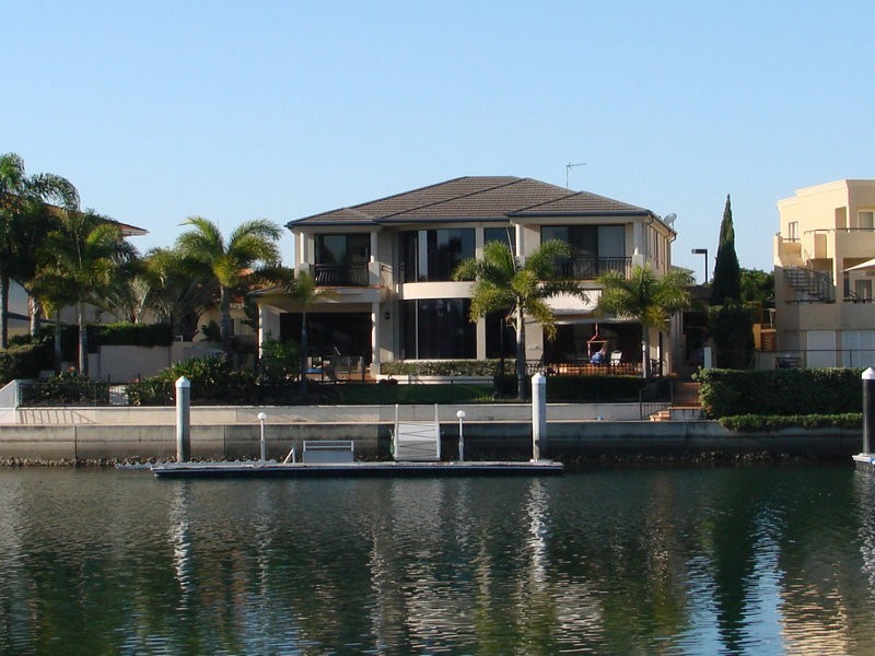 15 Queen Guineveres Pl, Paradise Point QLD 4216