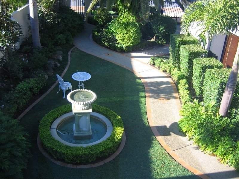 15 Queen Guineveres Pl, Paradise Point QLD 4216