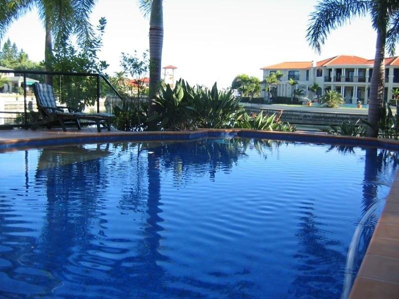 15 Queen Guineveres Pl, Paradise Point QLD 4216
