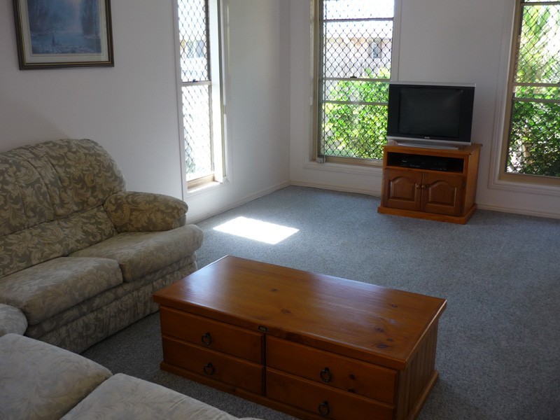 7 Gwen Cr, Urraween QLD 4655