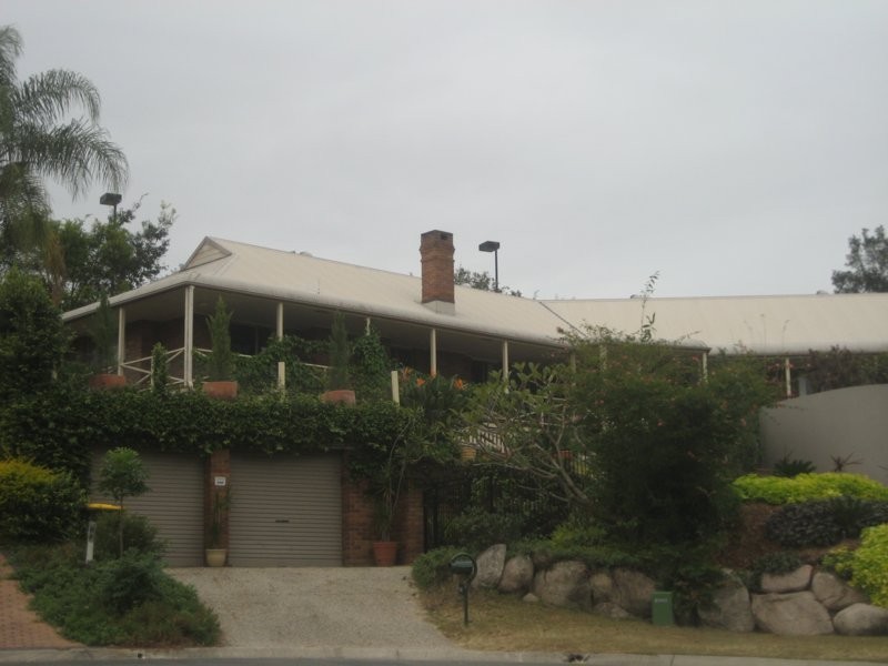 11 Castlewood Cl, Kenmore Hills QLD 4069