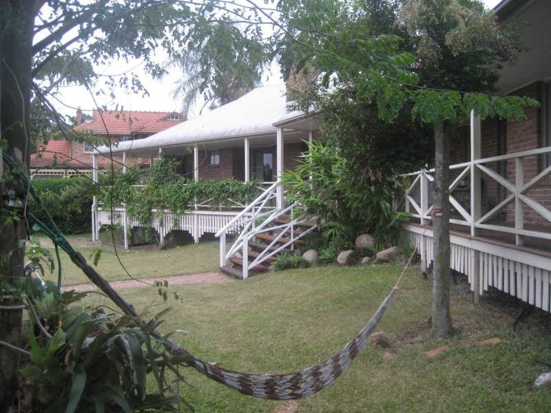 11 Castlewood Cl, Kenmore Hills QLD 4069