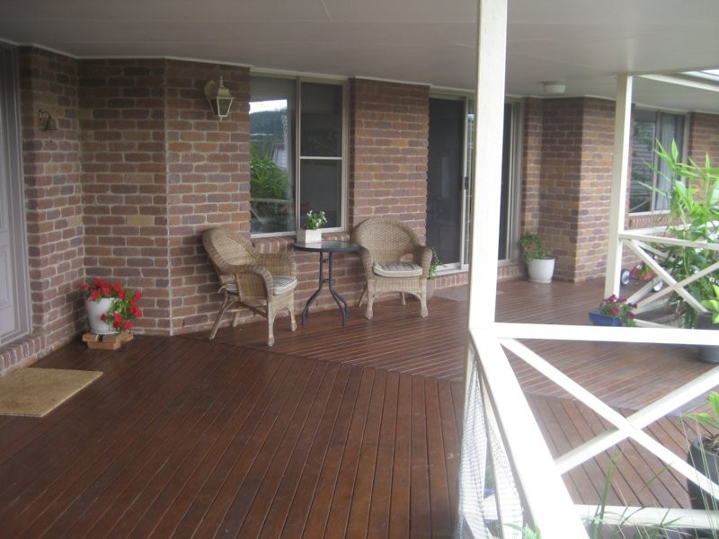 11 Castlewood Cl, Kenmore Hills QLD 4069