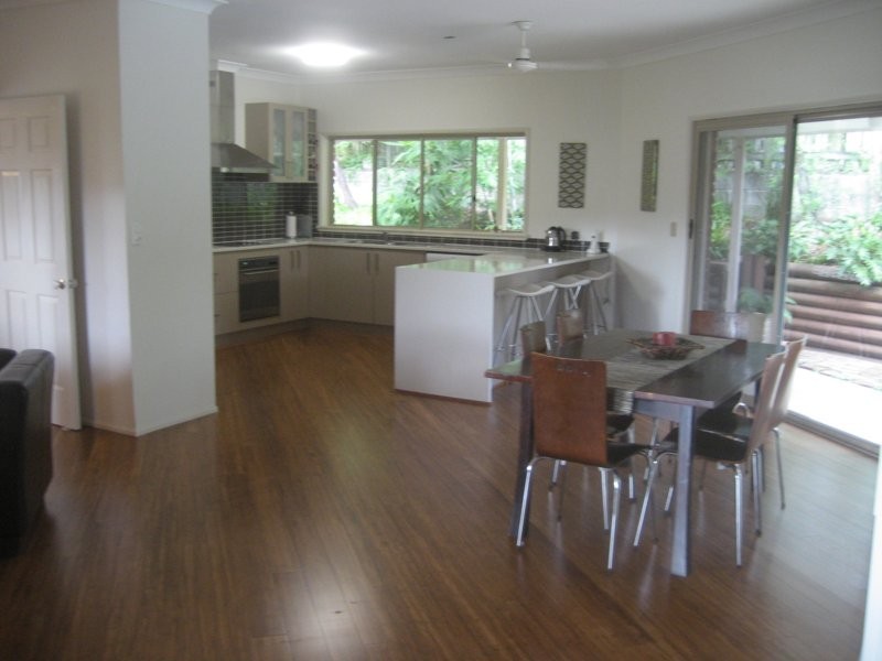 11 Castlewood Cl, Kenmore Hills QLD 4069