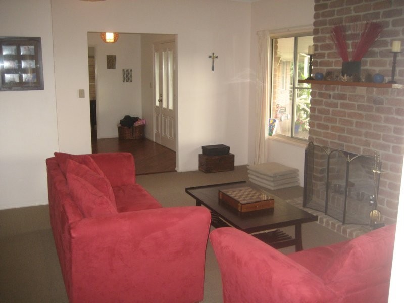 11 Castlewood Cl, Kenmore Hills QLD 4069