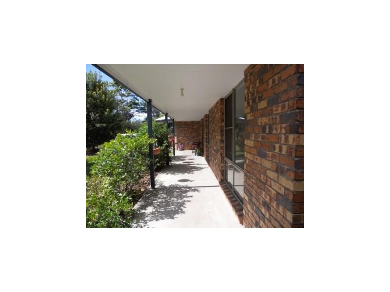 13 Tallawong Close, Beerwah QLD 4519