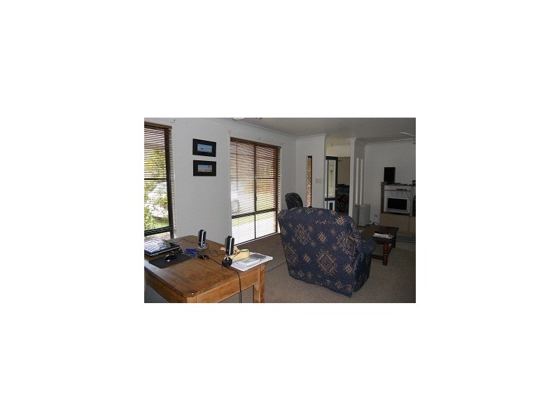 13 Tallawong Close, Beerwah QLD 4519