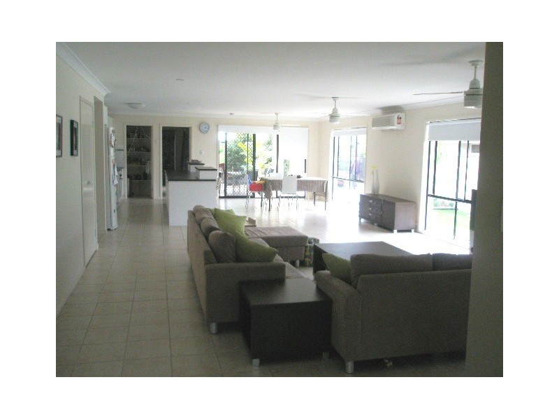 17 Tennant Street, Pacific Pines QLD 4211