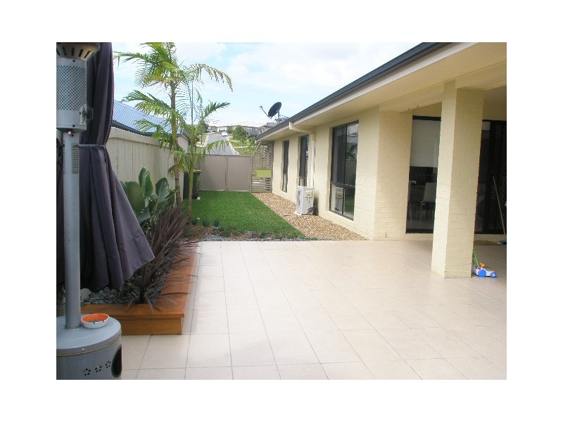17 Tennant Street, Pacific Pines QLD 4211