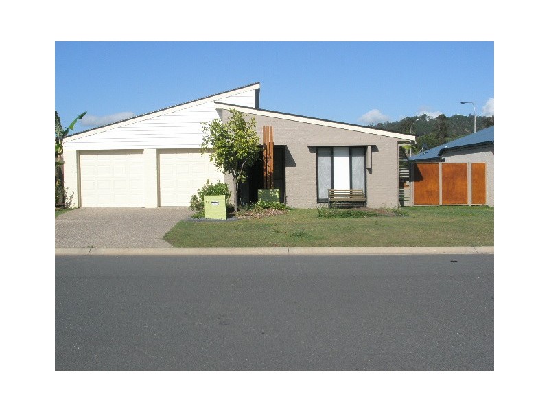 17 Tennant Street, Pacific Pines QLD 4211