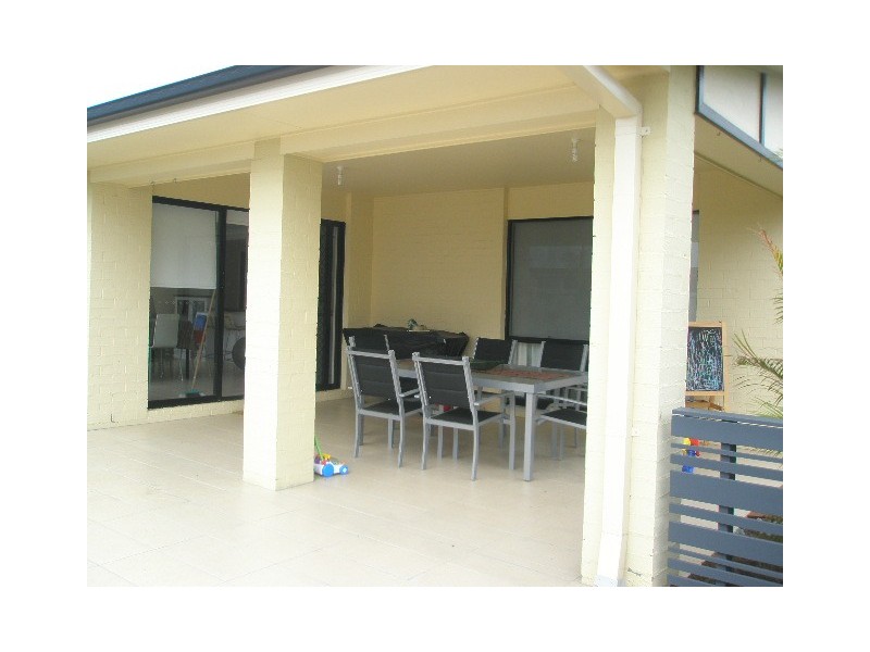 17 Tennant Street, Pacific Pines QLD 4211
