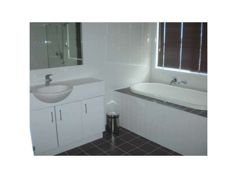 24 Worchester Terrace, Reedy Creek QLD 4227