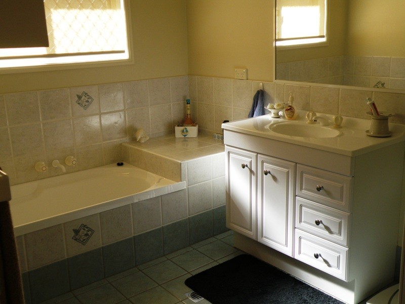 1 Midway Terrace, Pacific Pines QLD 4211