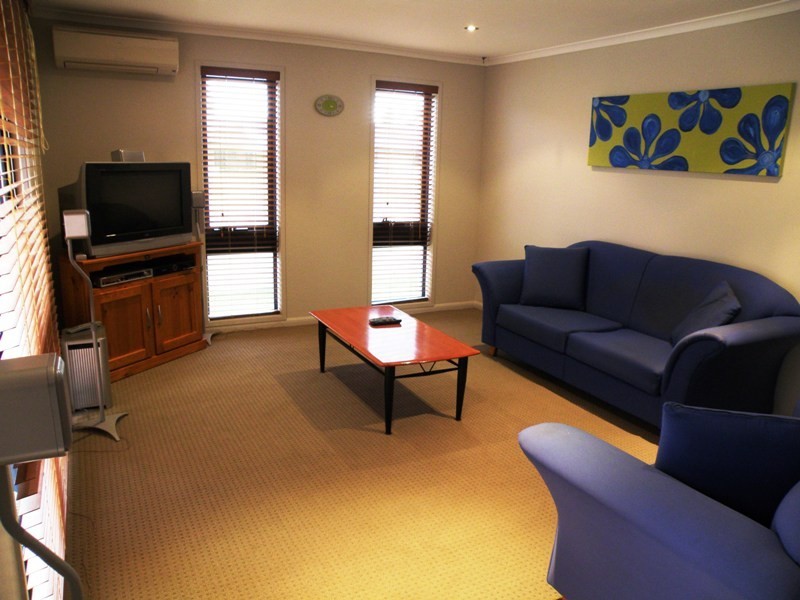 1 Splice Street, Mermaid Waters QLD 4218