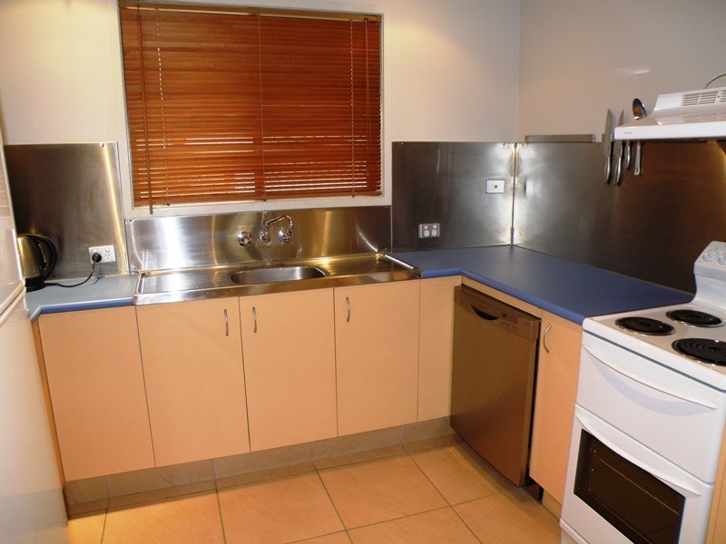 1 Splice Street, Mermaid Waters QLD 4218