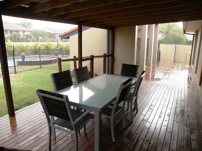 1 Splice Street, Mermaid Waters QLD 4218