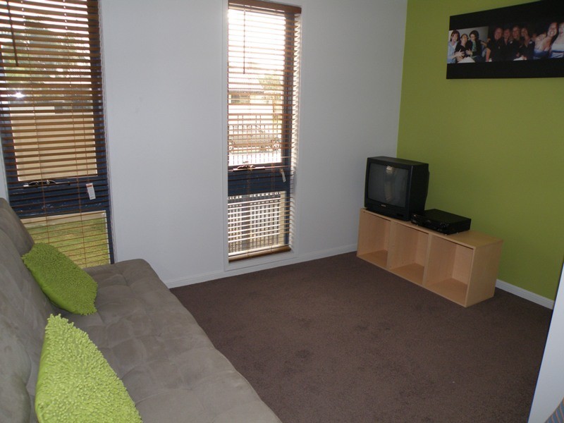 1 Splice Street, Mermaid Waters QLD 4218