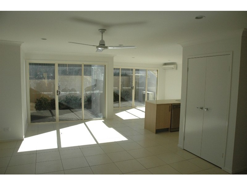 1/49 Usher Avenue, Labrador QLD 4215