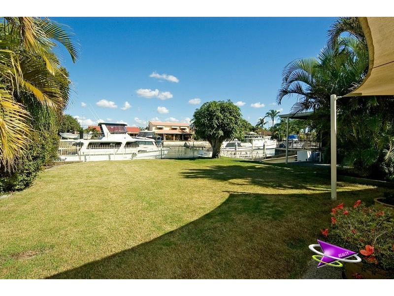 2 Bass Place, Paradise Point QLD 4216