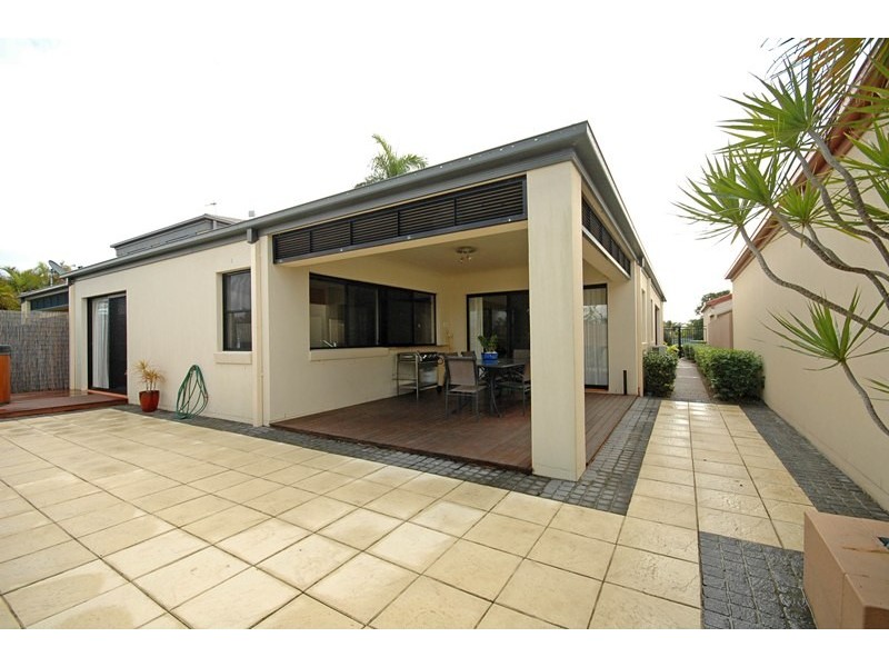 559 Oyster Cove Promenade, Helensvale QLD 4212