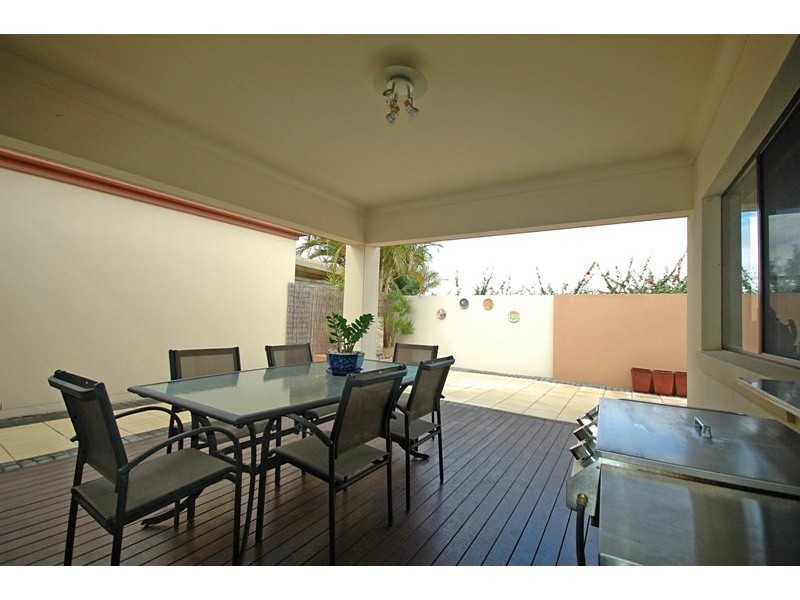 559 Oyster Cove Promenade, Helensvale QLD 4212