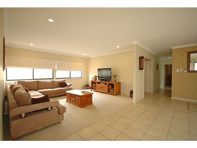 559 Oyster Cove Promenade, Helensvale QLD 4212