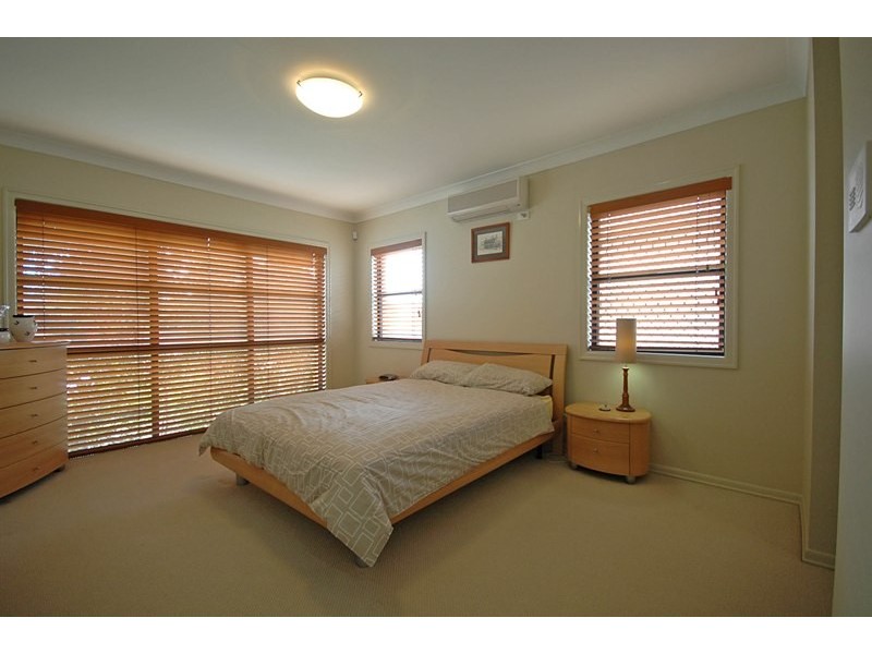559 Oyster Cove Promenade, Helensvale QLD 4212