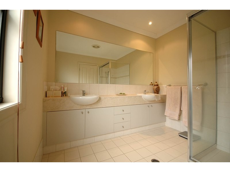 559 Oyster Cove Promenade, Helensvale QLD 4212
