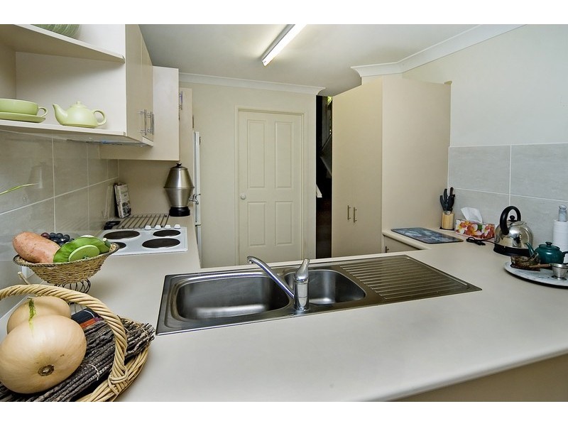 2/18 Doyalson Rd, Helensvale QLD 4212