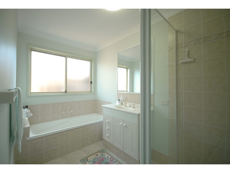 4 Elanda Place, Helensvale QLD 4212