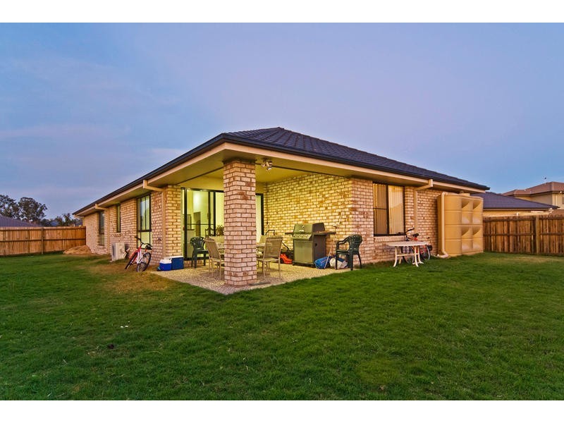 12 Moss Terrace, Pimpama QLD 4209