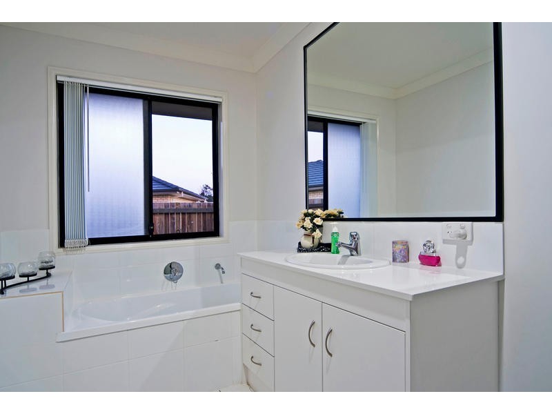 12 Moss Terrace, Pimpama QLD 4209