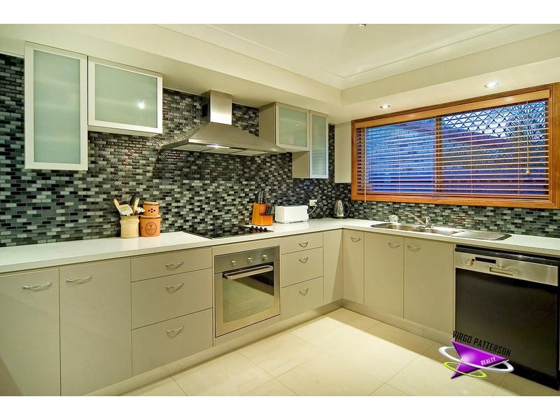 24 Cootharaba Drive, Helensvale QLD 4212