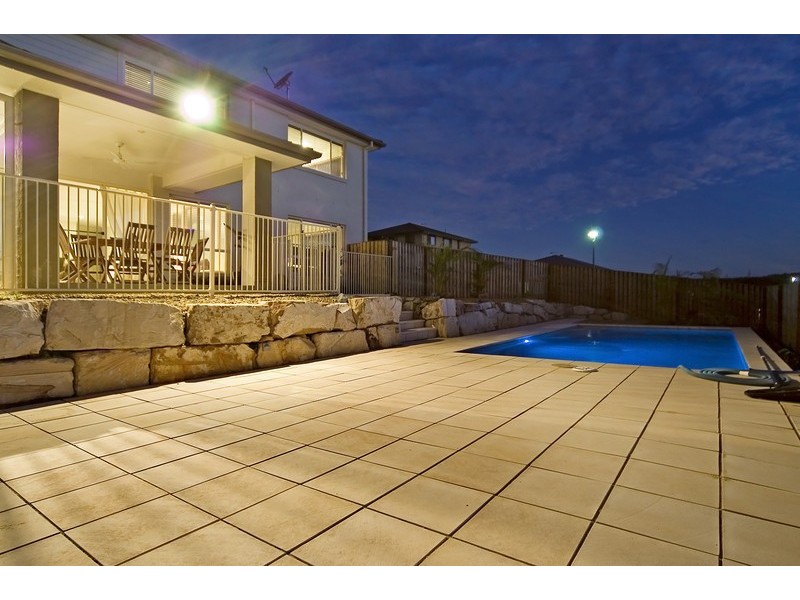 42 Angourie Crescent, Pacific Pines QLD 4211