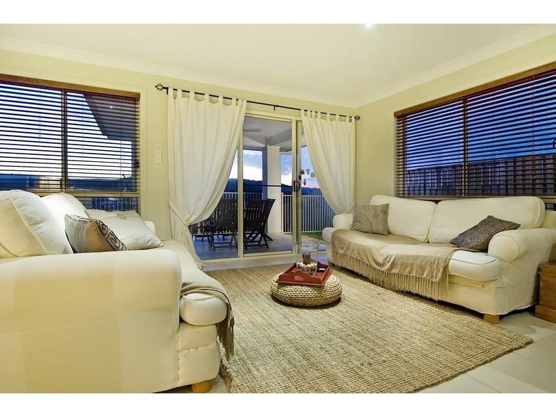 42 Angourie Crescent, Pacific Pines QLD 4211