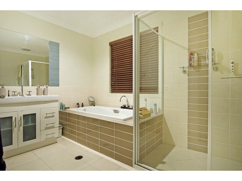 42 Angourie Crescent, Pacific Pines QLD 4211