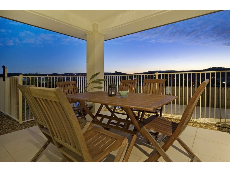 42 Angourie Crescent, Pacific Pines QLD 4211