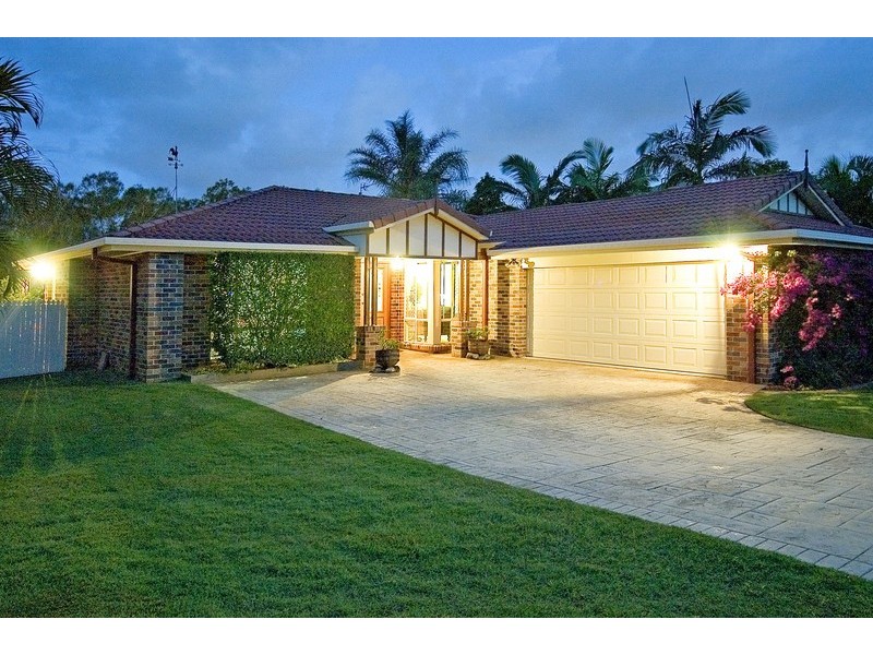 18 Gippsland Drive, Helensvale QLD 4212