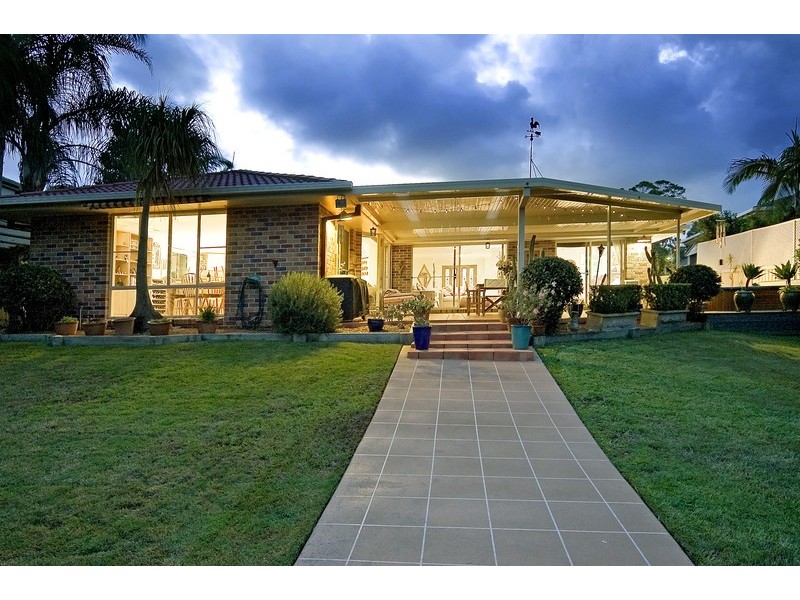 18 Gippsland Drive, Helensvale QLD 4212