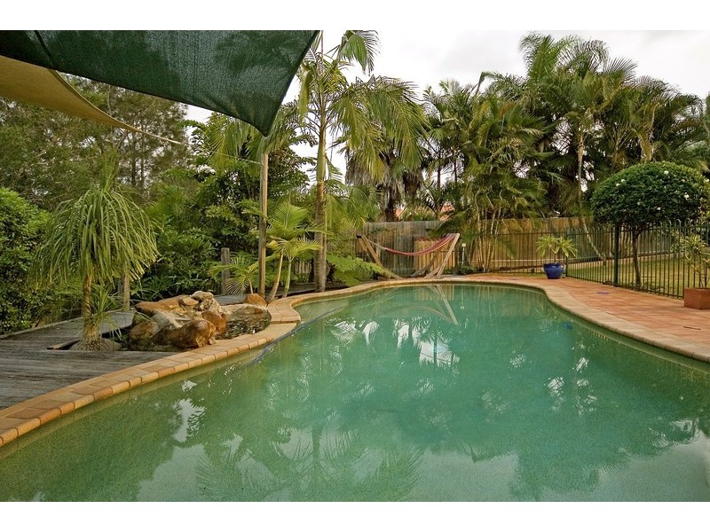 18 Gippsland Drive, Helensvale QLD 4212