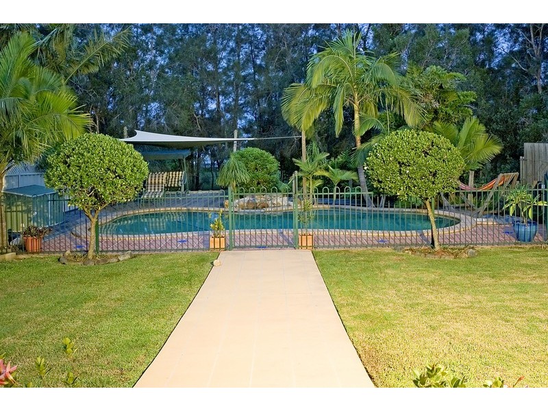 18 Gippsland Drive, Helensvale QLD 4212