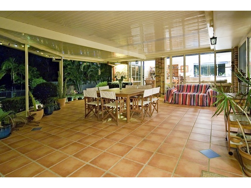 18 Gippsland Drive, Helensvale QLD 4212