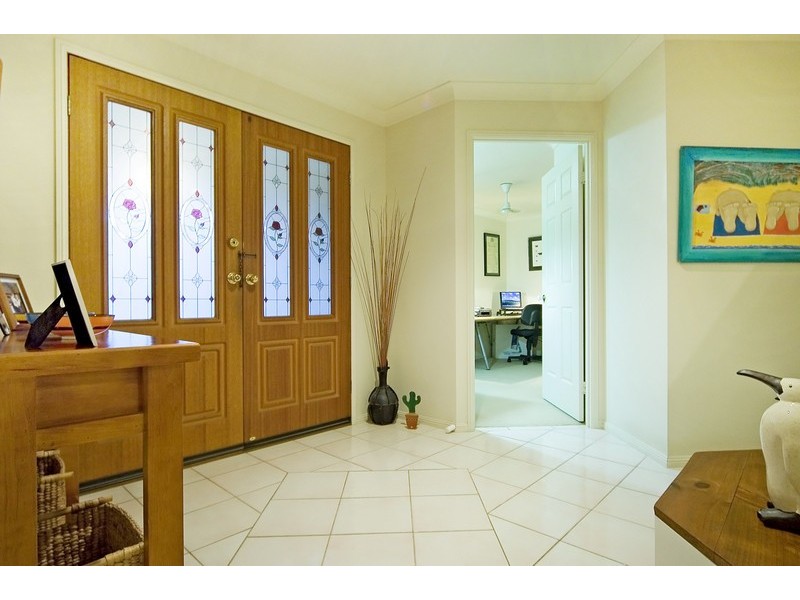 18 Gippsland Drive, Helensvale QLD 4212