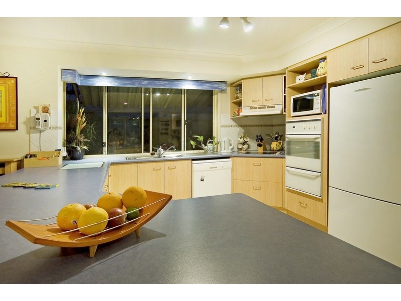 18 Gippsland Drive, Helensvale QLD 4212